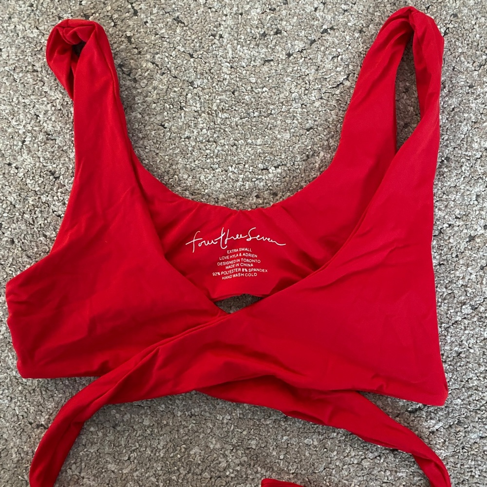 437 Kenzie Bikini Top in Red XS